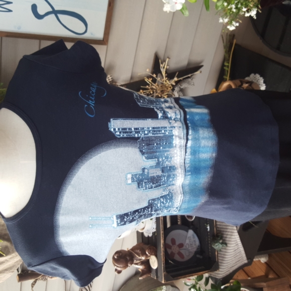 ON TREND ♡ Super-Sweet Vintage Navy Shimmering Chicago Water Front Scene Shirt M - Picture 2 of 10